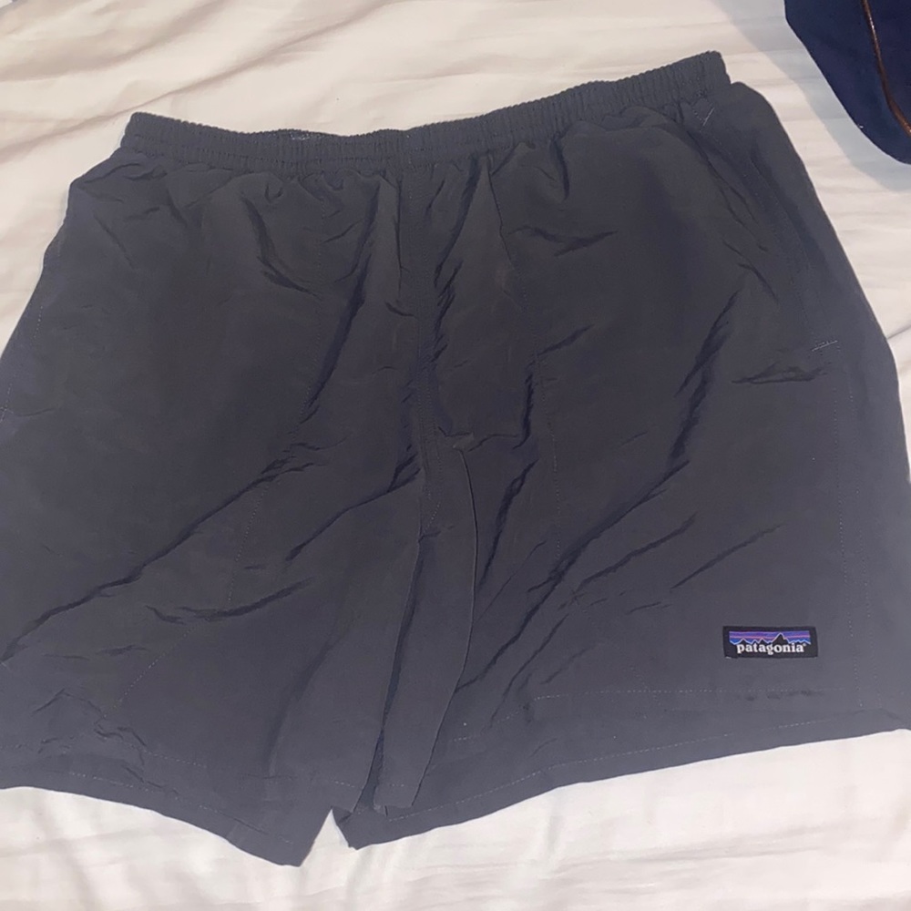 Mens Patagonia 5” inseam baggies forge grey size large